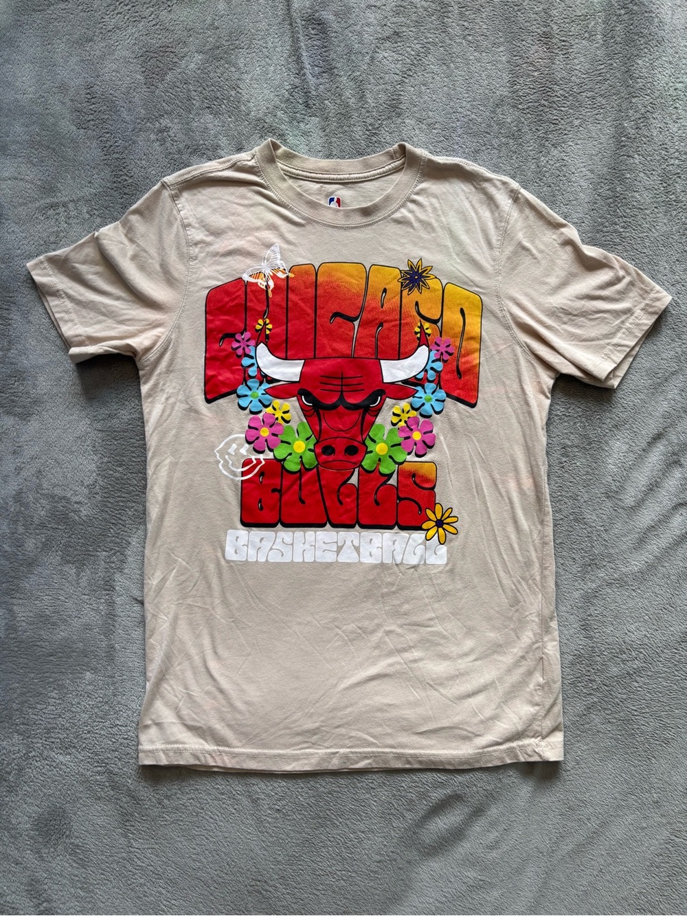 Womens NBA Chicago Bulls Basketball Graphic T-Shirt Size Small Beige Tan